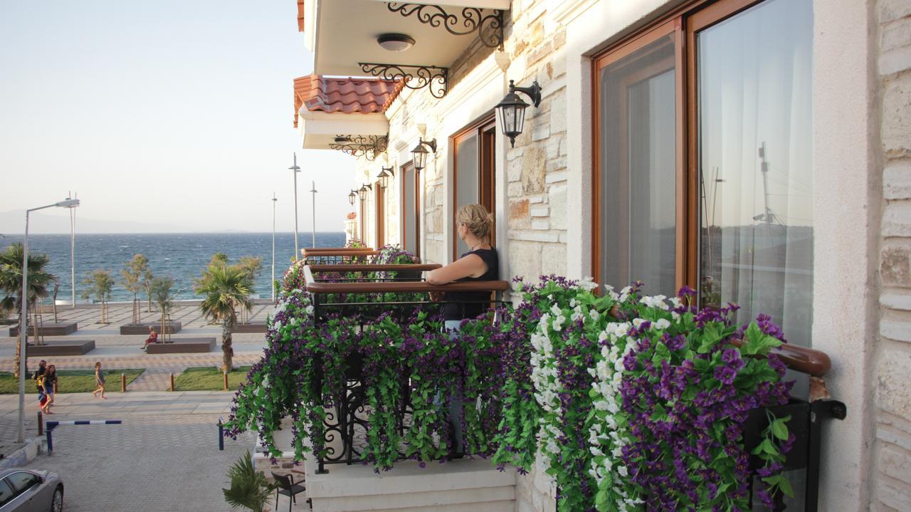 Focamor Otel Yenifoca ภายนอก รูปภาพ
