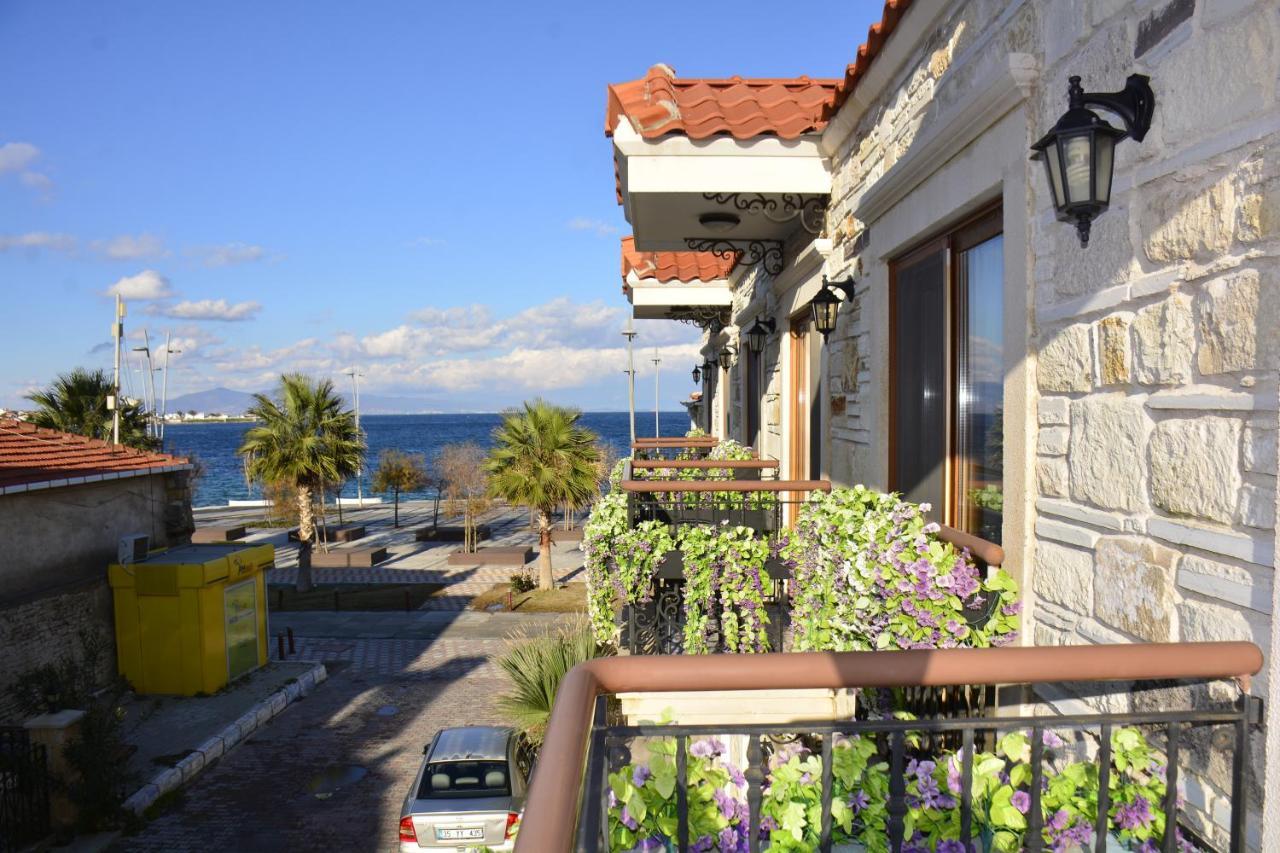 Focamor Otel Yenifoca ภายนอก รูปภาพ