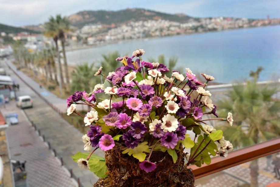 Focamor Otel Yenifoca ภายนอก รูปภาพ