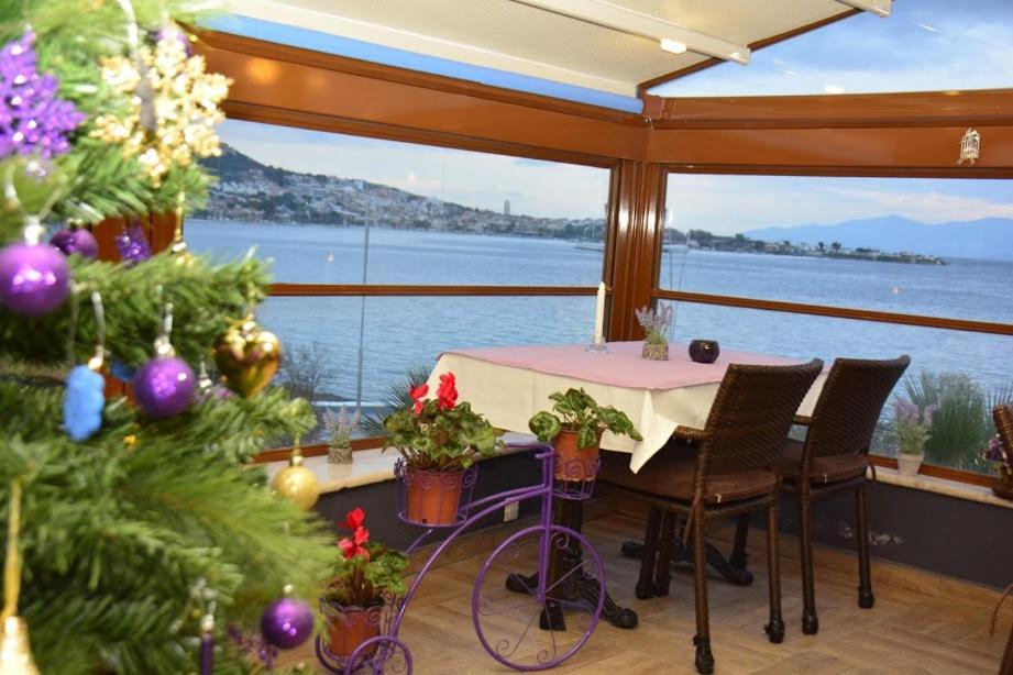 Focamor Otel Yenifoca ภายนอก รูปภาพ
