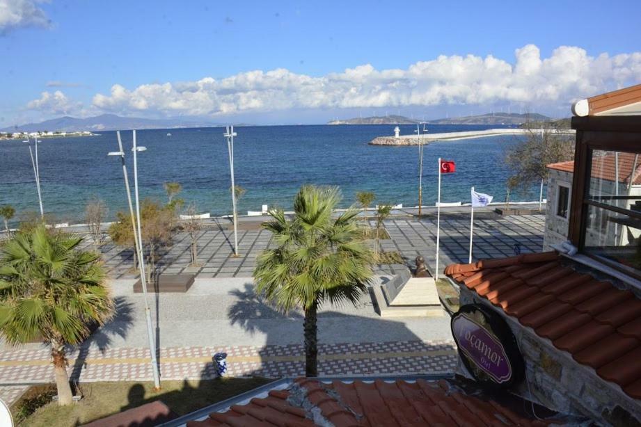 Focamor Otel Yenifoca ภายนอก รูปภาพ